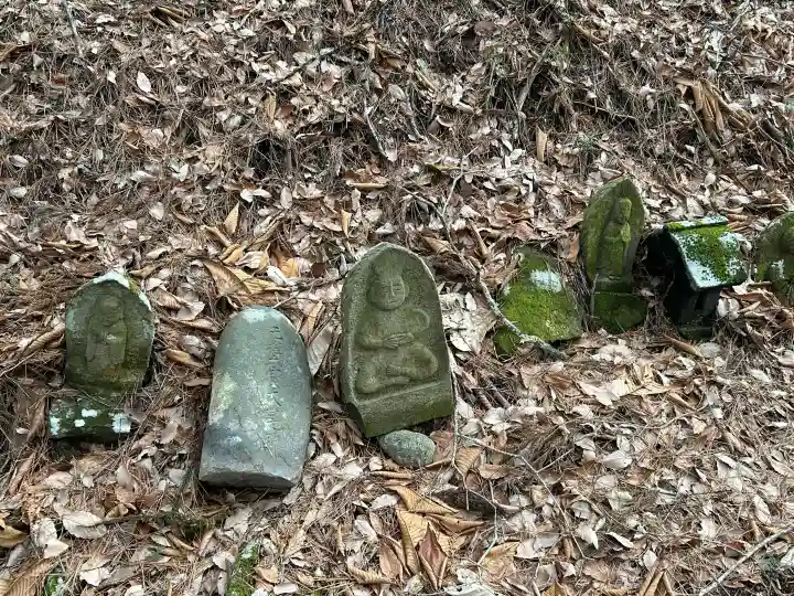 修那羅山安宮神社の{uncategorized: "未分類", other: "その他", undefined: "問題あり", building: "その他建物", grave: "お墓", sacred_gate: "鳥居", guardian: "狛犬", statue: "像", buddha: "仏像", history: "歴史", nature: "自然", garden: "庭園", animal: "動物", pagoda: "塔", temizu: "手水舎", mountain_gate: "山門・神門", sanctuary: "本殿・本堂", subordinate: "末社・摂社", art: "芸術", scenery: "景色", jizo: "地蔵", ema: "絵馬", goshuin: "御朱印", omikuji: "おみくじ", items: "授与品その他", amulet: "お守り", goshuincho: "御朱印帳", eats: "食事", festival: "お祭り", votive_dance: "神楽", shichigosan: "七五三参", wedding: "結婚式", experience: "体験その他", initially: "初詣", around: "周辺", anti_infection: "感染症対策"}