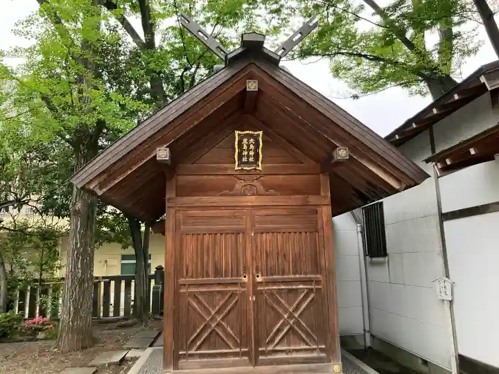 大鳥神社の{uncategorized: "未分類", other: "その他", undefined: "問題あり", building: "その他建物", grave: "お墓", sacred_gate: "鳥居", guardian: "狛犬", statue: "像", buddha: "仏像", history: "歴史", nature: "自然", garden: "庭園", animal: "動物", pagoda: "塔", temizu: "手水舎", mountain_gate: "山門・神門", sanctuary: "本殿・本堂", subordinate: "末社・摂社", art: "芸術", scenery: "景色", jizo: "地蔵", ema: "絵馬", goshuin: "御朱印", omikuji: "おみくじ", items: "授与品その他", amulet: "お守り", goshuincho: "御朱印帳", eats: "食事", festival: "お祭り", votive_dance: "神楽", shichigosan: "七五三参", wedding: "結婚式", experience: "体験その他", initially: "初詣", around: "周辺", anti_infection: "感染症対策"}