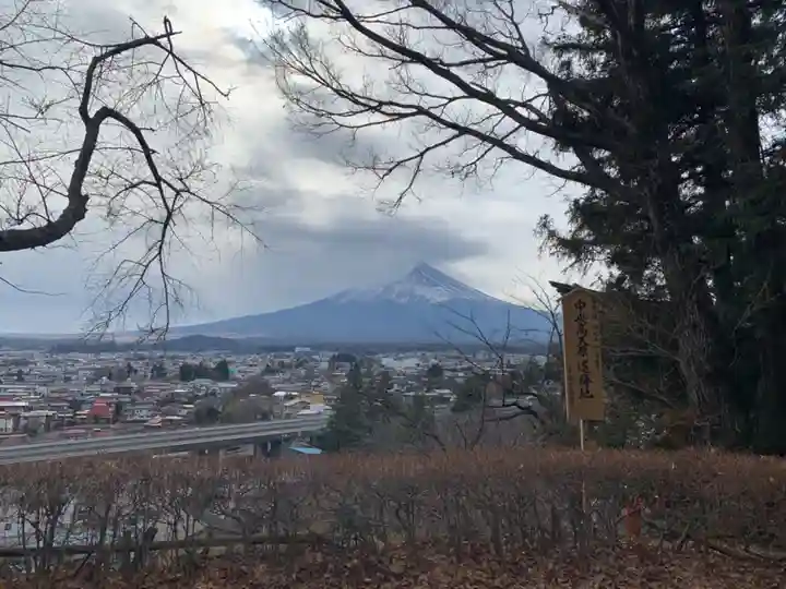 新倉富士浅間神社の景色