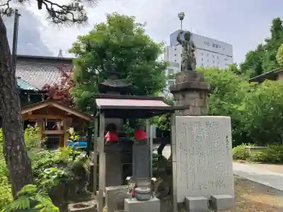 海雲寺の{uncategorized: "未分類", other: "その他", undefined: "問題あり", building: "その他建物", grave: "お墓", sacred_gate: "鳥居", guardian: "狛犬", statue: "像", buddha: "仏像", history: "歴史", nature: "自然", garden: "庭園", animal: "動物", pagoda: "塔", temizu: "手水舎", mountain_gate: "山門・神門", sanctuary: "本殿・本堂", subordinate: "末社・摂社", art: "芸術", scenery: "景色", jizo: "地蔵", ema: "絵馬", goshuin: "御朱印", omikuji: "おみくじ", items: "授与品その他", amulet: "お守り", goshuincho: "御朱印帳", eats: "食事", festival: "お祭り", votive_dance: "神楽", shichigosan: "七五三参", wedding: "結婚式", experience: "体験その他", initially: "初詣", around: "周辺", anti_infection: "感染症対策"}
