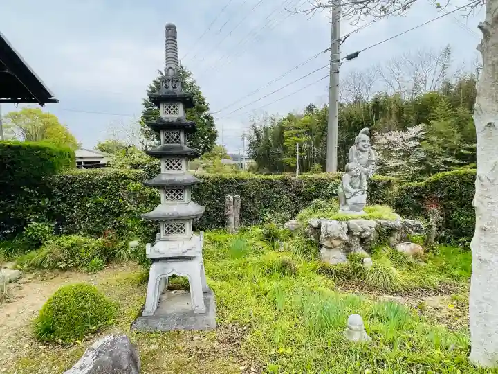 多聞寺の{uncategorized: "未分類", other: "その他", undefined: "問題あり", building: "その他建物", grave: "お墓", sacred_gate: "鳥居", guardian: "狛犬", statue: "像", buddha: "仏像", history: "歴史", nature: "自然", garden: "庭園", animal: "動物", pagoda: "塔", temizu: "手水舎", mountain_gate: "山門・神門", sanctuary: "本殿・本堂", subordinate: "末社・摂社", art: "芸術", scenery: "景色", jizo: "地蔵", ema: "絵馬", goshuin: "御朱印", omikuji: "おみくじ", items: "授与品その他", amulet: "お守り", goshuincho: "御朱印帳", eats: "食事", festival: "お祭り", votive_dance: "神楽", shichigosan: "七五三参", wedding: "結婚式", experience: "体験その他", initially: "初詣", around: "周辺", anti_infection: "感染症対策"}
