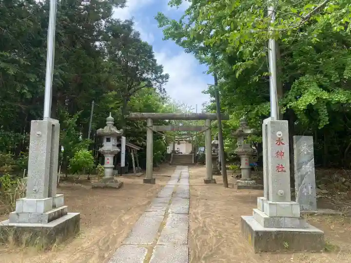 椿ノ海 水神社の{uncategorized: "未分類", other: "その他", undefined: "問題あり", building: "その他建物", grave: "お墓", sacred_gate: "鳥居", guardian: "狛犬", statue: "像", buddha: "仏像", history: "歴史", nature: "自然", garden: "庭園", animal: "動物", pagoda: "塔", temizu: "手水舎", mountain_gate: "山門・神門", sanctuary: "本殿・本堂", subordinate: "末社・摂社", art: "芸術", scenery: "景色", jizo: "地蔵", ema: "絵馬", goshuin: "御朱印", omikuji: "おみくじ", items: "授与品その他", amulet: "お守り", goshuincho: "御朱印帳", eats: "食事", festival: "お祭り", votive_dance: "神楽", shichigosan: "七五三参", wedding: "結婚式", experience: "体験その他", initially: "初詣", around: "周辺", anti_infection: "感染症対策"}
