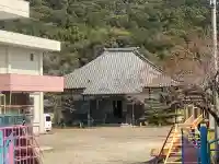 南泉寺の{uncategorized: "未分類", other: "その他", undefined: "問題あり", building: "その他建物", grave: "お墓", sacred_gate: "鳥居", guardian: "狛犬", statue: "像", buddha: "仏像", history: "歴史", nature: "自然", garden: "庭園", animal: "動物", pagoda: "塔", temizu: "手水舎", mountain_gate: "山門・神門", sanctuary: "本殿・本堂", subordinate: "末社・摂社", art: "芸術", scenery: "景色", jizo: "地蔵", ema: "絵馬", goshuin: "御朱印", omikuji: "おみくじ", items: "授与品その他", amulet: "お守り", goshuincho: "御朱印帳", eats: "食事", festival: "お祭り", votive_dance: "神楽", shichigosan: "七五三参", wedding: "結婚式", experience: "体験その他", initially: "初詣", around: "周辺", anti_infection: "感染症対策"}