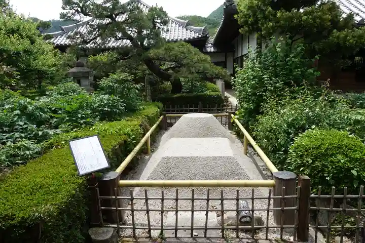 石光寺の庭園