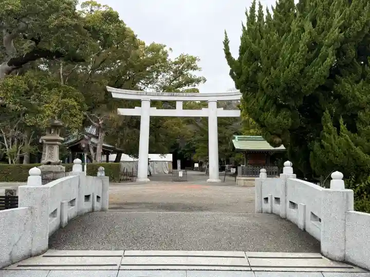 日前神宮・國懸神宮の{uncategorized: "未分類", other: "その他", undefined: "問題あり", building: "その他建物", grave: "お墓", sacred_gate: "鳥居", guardian: "狛犬", statue: "像", buddha: "仏像", history: "歴史", nature: "自然", garden: "庭園", animal: "動物", pagoda: "塔", temizu: "手水舎", mountain_gate: "山門・神門", sanctuary: "本殿・本堂", subordinate: "末社・摂社", art: "芸術", scenery: "景色", jizo: "地蔵", ema: "絵馬", goshuin: "御朱印", omikuji: "おみくじ", items: "授与品その他", amulet: "お守り", goshuincho: "御朱印帳", eats: "食事", festival: "お祭り", votive_dance: "神楽", shichigosan: "七五三参", wedding: "結婚式", experience: "体験その他", initially: "初詣", around: "周辺", anti_infection: "感染症対策"}