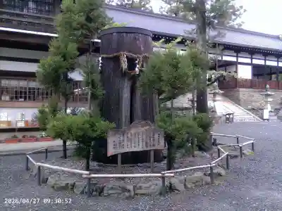 伊太祁曽神社の{uncategorized: "未分類", other: "その他", undefined: "問題あり", building: "その他建物", grave: "お墓", sacred_gate: "鳥居", guardian: "狛犬", statue: "像", buddha: "仏像", history: "歴史", nature: "自然", garden: "庭園", animal: "動物", pagoda: "塔", temizu: "手水舎", mountain_gate: "山門・神門", sanctuary: "本殿・本堂", subordinate: "末社・摂社", art: "芸術", scenery: "景色", jizo: "地蔵", ema: "絵馬", goshuin: "御朱印", omikuji: "おみくじ", items: "授与品その他", amulet: "お守り", goshuincho: "御朱印帳", eats: "食事", festival: "お祭り", votive_dance: "神楽", shichigosan: "七五三参", wedding: "結婚式", experience: "体験その他", initially: "初詣", around: "周辺", anti_infection: "感染症対策"}