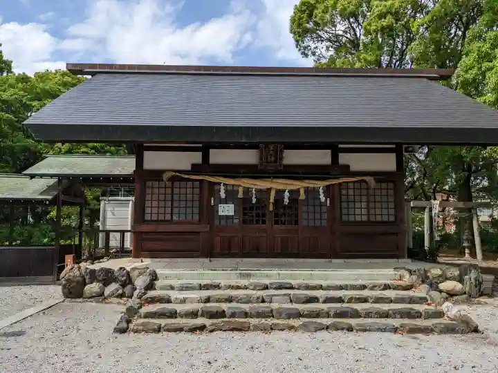 御裳神社の{uncategorized: "未分類", other: "その他", undefined: "問題あり", building: "その他建物", grave: "お墓", sacred_gate: "鳥居", guardian: "狛犬", statue: "像", buddha: "仏像", history: "歴史", nature: "自然", garden: "庭園", animal: "動物", pagoda: "塔", temizu: "手水舎", mountain_gate: "山門・神門", sanctuary: "本殿・本堂", subordinate: "末社・摂社", art: "芸術", scenery: "景色", jizo: "地蔵", ema: "絵馬", goshuin: "御朱印", omikuji: "おみくじ", items: "授与品その他", amulet: "お守り", goshuincho: "御朱印帳", eats: "食事", festival: "お祭り", votive_dance: "神楽", shichigosan: "七五三参", wedding: "結婚式", experience: "体験その他", initially: "初詣", around: "周辺", anti_infection: "感染症対策"}