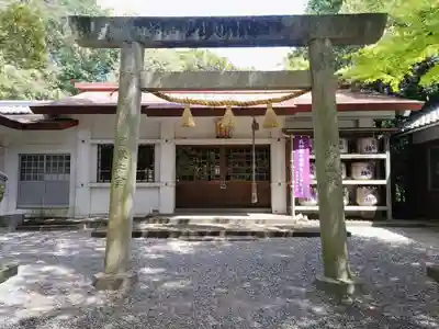 逆川神社の鳥居