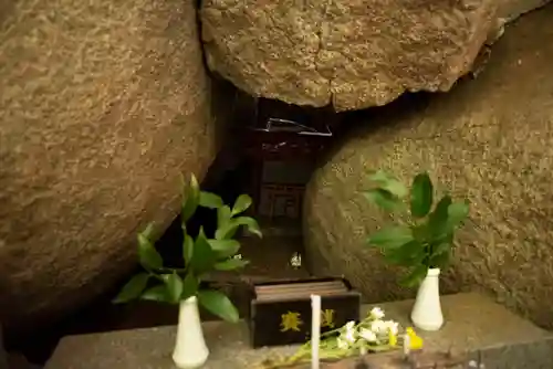 石穴稲荷神社の末社・摂社