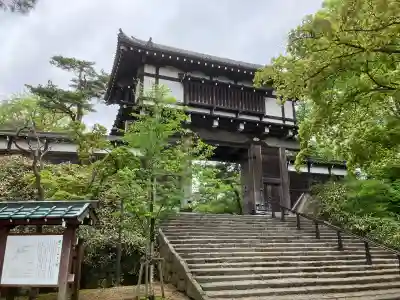 八幡秋田神社の{uncategorized: "未分類", other: "その他", undefined: "問題あり", building: "その他建物", grave: "お墓", sacred_gate: "鳥居", guardian: "狛犬", statue: "像", buddha: "仏像", history: "歴史", nature: "自然", garden: "庭園", animal: "動物", pagoda: "塔", temizu: "手水舎", mountain_gate: "山門・神門", sanctuary: "本殿・本堂", subordinate: "末社・摂社", art: "芸術", scenery: "景色", jizo: "地蔵", ema: "絵馬", goshuin: "御朱印", omikuji: "おみくじ", items: "授与品その他", amulet: "お守り", goshuincho: "御朱印帳", eats: "食事", festival: "お祭り", votive_dance: "神楽", shichigosan: "七五三参", wedding: "結婚式", experience: "体験その他", initially: "初詣", around: "周辺", anti_infection: "感染症対策"}