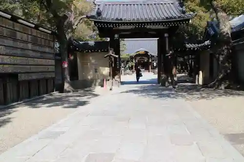 杭全神社の山門・神門