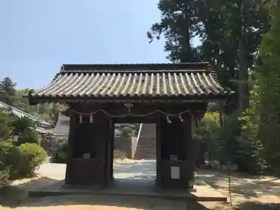 安仁神社の山門・神門