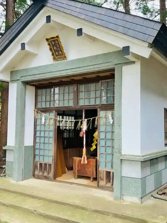 七戸神明宮の{uncategorized: "未分類", other: "その他", undefined: "問題あり", building: "その他建物", grave: "お墓", sacred_gate: "鳥居", guardian: "狛犬", statue: "像", buddha: "仏像", history: "歴史", nature: "自然", garden: "庭園", animal: "動物", pagoda: "塔", temizu: "手水舎", mountain_gate: "山門・神門", sanctuary: "本殿・本堂", subordinate: "末社・摂社", art: "芸術", scenery: "景色", jizo: "地蔵", ema: "絵馬", goshuin: "御朱印", omikuji: "おみくじ", items: "授与品その他", amulet: "お守り", goshuincho: "御朱印帳", eats: "食事", festival: "お祭り", votive_dance: "神楽", shichigosan: "七五三参", wedding: "結婚式", experience: "体験その他", initially: "初詣", around: "周辺", anti_infection: "感染症対策"}