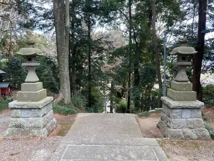 大井神社の{uncategorized: "未分類", other: "その他", undefined: "問題あり", building: "その他建物", grave: "お墓", sacred_gate: "鳥居", guardian: "狛犬", statue: "像", buddha: "仏像", history: "歴史", nature: "自然", garden: "庭園", animal: "動物", pagoda: "塔", temizu: "手水舎", mountain_gate: "山門・神門", sanctuary: "本殿・本堂", subordinate: "末社・摂社", art: "芸術", scenery: "景色", jizo: "地蔵", ema: "絵馬", goshuin: "御朱印", omikuji: "おみくじ", items: "授与品その他", amulet: "お守り", goshuincho: "御朱印帳", eats: "食事", festival: "お祭り", votive_dance: "神楽", shichigosan: "七五三参", wedding: "結婚式", experience: "体験その他", initially: "初詣", around: "周辺", anti_infection: "感染症対策"}