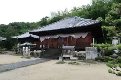 西林寺の本殿・本堂