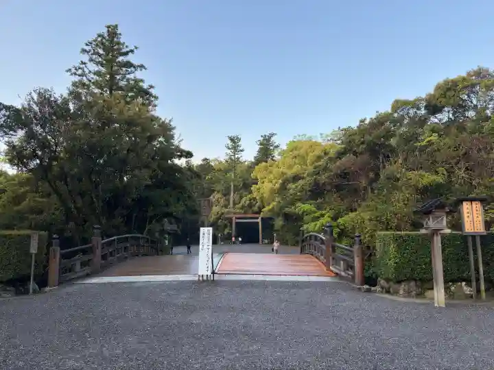 伊勢神宮外宮(豊受大神宮)の{uncategorized: "未分類", other: "その他", undefined: "問題あり", building: "その他建物", grave: "お墓", sacred_gate: "鳥居", guardian: "狛犬", statue: "像", buddha: "仏像", history: "歴史", nature: "自然", garden: "庭園", animal: "動物", pagoda: "塔", temizu: "手水舎", mountain_gate: "山門・神門", sanctuary: "本殿・本堂", subordinate: "末社・摂社", art: "芸術", scenery: "景色", jizo: "地蔵", ema: "絵馬", goshuin: "御朱印", omikuji: "おみくじ", items: "授与品その他", amulet: "お守り", goshuincho: "御朱印帳", eats: "食事", festival: "お祭り", votive_dance: "神楽", shichigosan: "七五三参", wedding: "結婚式", experience: "体験その他", initially: "初詣", around: "周辺", anti_infection: "感染症対策"}