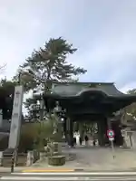 豊川閣 妙厳寺の山門・神門