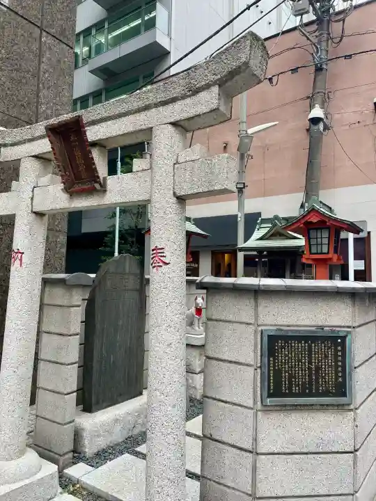 橘稲荷神社の{uncategorized: "未分類", other: "その他", undefined: "問題あり", building: "その他建物", grave: "お墓", sacred_gate: "鳥居", guardian: "狛犬", statue: "像", buddha: "仏像", history: "歴史", nature: "自然", garden: "庭園", animal: "動物", pagoda: "塔", temizu: "手水舎", mountain_gate: "山門・神門", sanctuary: "本殿・本堂", subordinate: "末社・摂社", art: "芸術", scenery: "景色", jizo: "地蔵", ema: "絵馬", goshuin: "御朱印", omikuji: "おみくじ", items: "授与品その他", amulet: "お守り", goshuincho: "御朱印帳", eats: "食事", festival: "お祭り", votive_dance: "神楽", shichigosan: "七五三参", wedding: "結婚式", experience: "体験その他", initially: "初詣", around: "周辺", anti_infection: "感染症対策"}