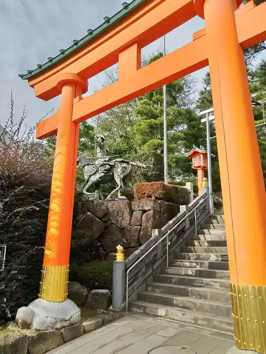 穴八幡宮の鳥居
