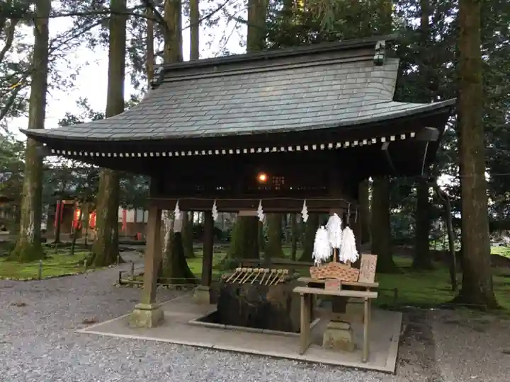 都農神社の手水舎