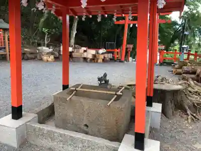 櫟谷宗像神社(松尾大社摂社)の手水舎