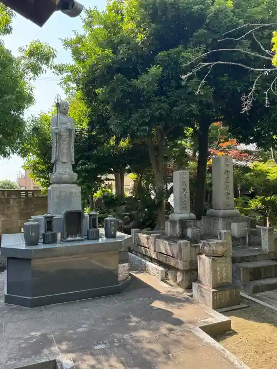 霊光院の{uncategorized: "未分類", other: "その他", undefined: "問題あり", building: "その他建物", grave: "お墓", sacred_gate: "鳥居", guardian: "狛犬", statue: "像", buddha: "仏像", history: "歴史", nature: "自然", garden: "庭園", animal: "動物", pagoda: "塔", temizu: "手水舎", mountain_gate: "山門・神門", sanctuary: "本殿・本堂", subordinate: "末社・摂社", art: "芸術", scenery: "景色", jizo: "地蔵", ema: "絵馬", goshuin: "御朱印", omikuji: "おみくじ", items: "授与品その他", amulet: "お守り", goshuincho: "御朱印帳", eats: "食事", festival: "お祭り", votive_dance: "神楽", shichigosan: "七五三参", wedding: "結婚式", experience: "体験その他", initially: "初詣", around: "周辺", anti_infection: "感染症対策"}