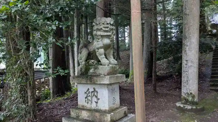 白山神社の狛犬