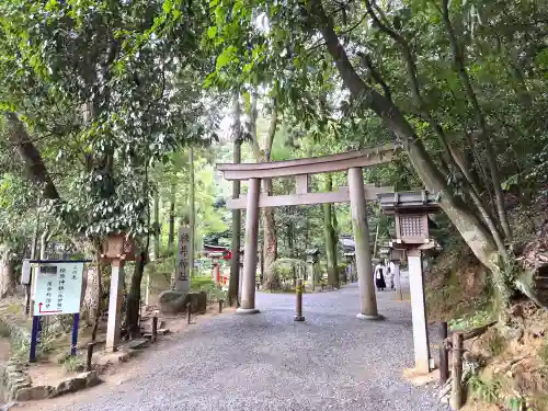狭井坐大神荒魂神社(狭井神社)の鳥居