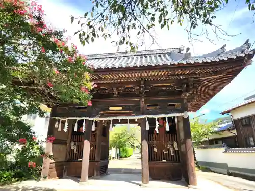 長明寺の山門