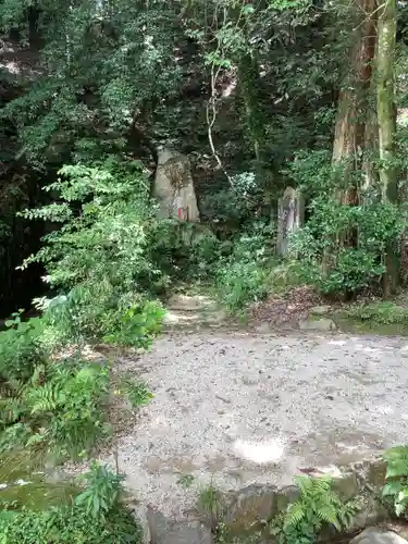 猿投神社の像