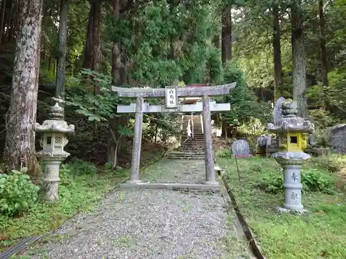 白鳥社の鳥居