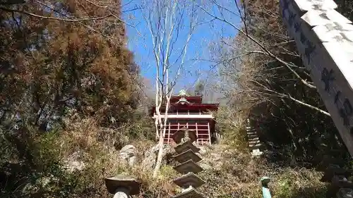 磯山弁財天の建物その他