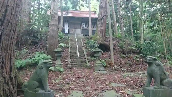 運難神社の狛犬