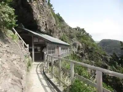 石室神社の本殿・本堂
