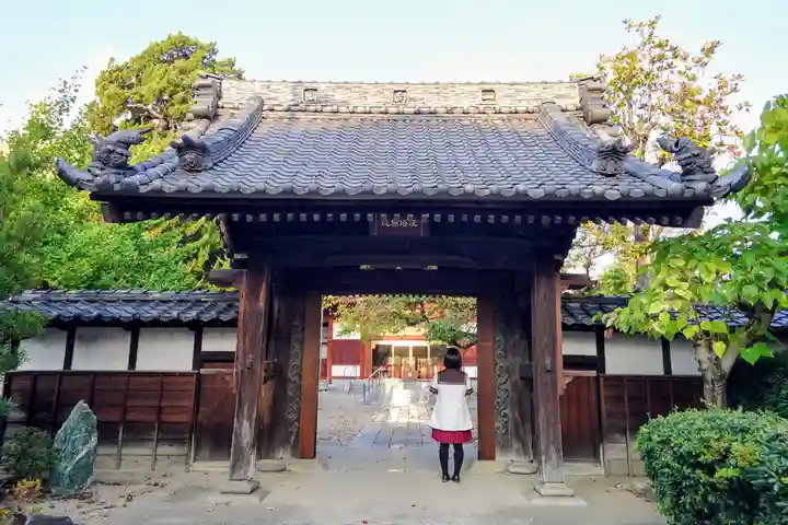 称念寺の山門・神門