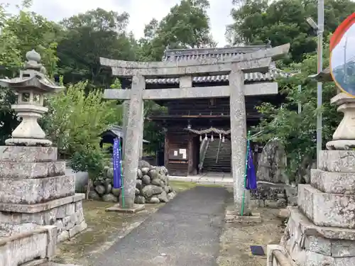 伊豫岡八幡神社の鳥居