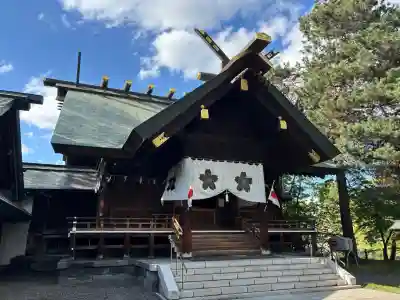 上川神社頓宮の{uncategorized: "未分類", other: "その他", undefined: "問題あり", building: "その他建物", grave: "お墓", sacred_gate: "鳥居", guardian: "狛犬", statue: "像", buddha: "仏像", history: "歴史", nature: "自然", garden: "庭園", animal: "動物", pagoda: "塔", temizu: "手水舎", mountain_gate: "山門・神門", sanctuary: "本殿・本堂", subordinate: "末社・摂社", art: "芸術", scenery: "景色", jizo: "地蔵", ema: "絵馬", goshuin: "御朱印", omikuji: "おみくじ", items: "授与品その他", amulet: "お守り", goshuincho: "御朱印帳", eats: "食事", festival: "お祭り", votive_dance: "神楽", shichigosan: "七五三参", wedding: "結婚式", experience: "体験その他", initially: "初詣", around: "周辺", anti_infection: "感染症対策"}