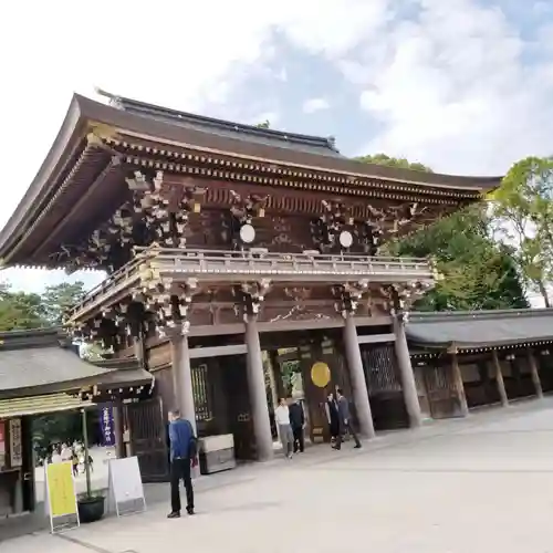 寒川神社の山門