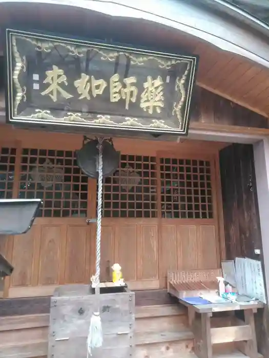 瑠璃光寺の本殿