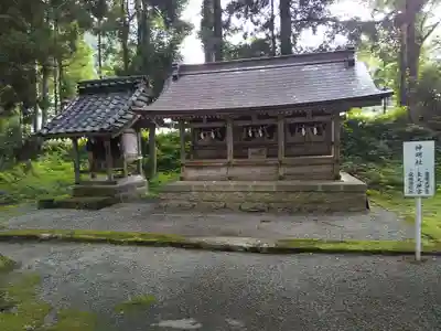 雄山神社中宮祈願殿の末社・摂社