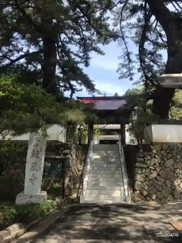 乾晨寺の山門