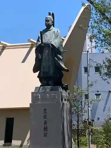 玉造稲荷神社の像