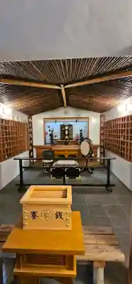 西龍寺の{uncategorized: "未分類", other: "その他", undefined: "問題あり", building: "その他建物", grave: "お墓", sacred_gate: "鳥居", guardian: "狛犬", statue: "像", buddha: "仏像", history: "歴史", nature: "自然", garden: "庭園", animal: "動物", pagoda: "塔", temizu: "手水舎", mountain_gate: "山門・神門", sanctuary: "本殿・本堂", subordinate: "末社・摂社", art: "芸術", scenery: "景色", jizo: "地蔵", ema: "絵馬", goshuin: "御朱印", omikuji: "おみくじ", items: "授与品その他", amulet: "お守り", goshuincho: "御朱印帳", eats: "食事", festival: "お祭り", votive_dance: "神楽", shichigosan: "七五三参", wedding: "結婚式", experience: "体験その他", initially: "初詣", around: "周辺", anti_infection: "感染症対策"}
