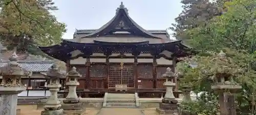 吉香神社の{uncategorized: "未分類", other: "その他", undefined: "問題あり", building: "その他建物", grave: "お墓", sacred_gate: "鳥居", guardian: "狛犬", statue: "像", buddha: "仏像", history: "歴史", nature: "自然", garden: "庭園", animal: "動物", pagoda: "塔", temizu: "手水舎", mountain_gate: "山門・神門", sanctuary: "本殿・本堂", subordinate: "末社・摂社", art: "芸術", scenery: "景色", jizo: "地蔵", ema: "絵馬", goshuin: "御朱印", omikuji: "おみくじ", items: "授与品その他", amulet: "お守り", goshuincho: "御朱印帳", eats: "食事", festival: "お祭り", votive_dance: "神楽", shichigosan: "七五三参", wedding: "結婚式", experience: "体験その他", initially: "初詣", around: "周辺", anti_infection: "感染症対策"}