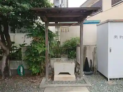 神明社の手水舎