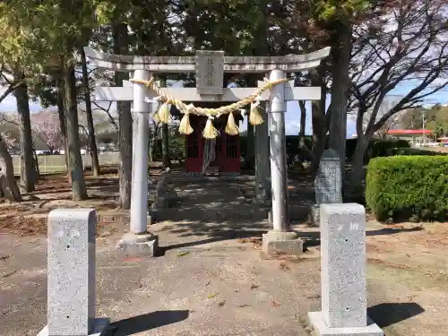 仁渡神社の{uncategorized: "未分類", other: "その他", undefined: "問題あり", building: "その他建物", grave: "お墓", sacred_gate: "鳥居", guardian: "狛犬", statue: "像", buddha: "仏像", history: "歴史", nature: "自然", garden: "庭園", animal: "動物", pagoda: "塔", temizu: "手水舎", mountain_gate: "山門・神門", sanctuary: "本殿・本堂", subordinate: "末社・摂社", art: "芸術", scenery: "景色", jizo: "地蔵", ema: "絵馬", goshuin: "御朱印", omikuji: "おみくじ", items: "授与品その他", amulet: "お守り", goshuincho: "御朱印帳", eats: "食事", festival: "お祭り", votive_dance: "神楽", shichigosan: "七五三参", wedding: "結婚式", experience: "体験その他", initially: "初詣", around: "周辺", anti_infection: "感染症対策"}