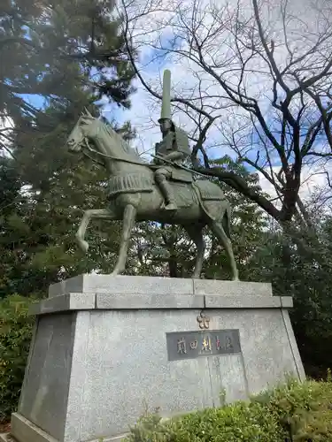 高岡市護国神社の像