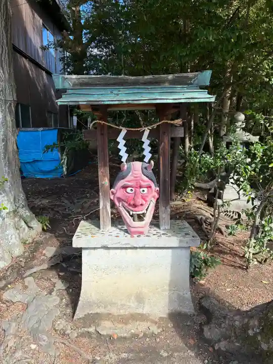 片埜神社の{uncategorized: "未分類", other: "その他", undefined: "問題あり", building: "その他建物", grave: "お墓", sacred_gate: "鳥居", guardian: "狛犬", statue: "像", buddha: "仏像", history: "歴史", nature: "自然", garden: "庭園", animal: "動物", pagoda: "塔", temizu: "手水舎", mountain_gate: "山門・神門", sanctuary: "本殿・本堂", subordinate: "末社・摂社", art: "芸術", scenery: "景色", jizo: "地蔵", ema: "絵馬", goshuin: "御朱印", omikuji: "おみくじ", items: "授与品その他", amulet: "お守り", goshuincho: "御朱印帳", eats: "食事", festival: "お祭り", votive_dance: "神楽", shichigosan: "七五三参", wedding: "結婚式", experience: "体験その他", initially: "初詣", around: "周辺", anti_infection: "感染症対策"}
