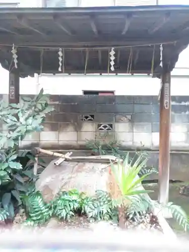 於岩稲荷田宮神社の手水舎