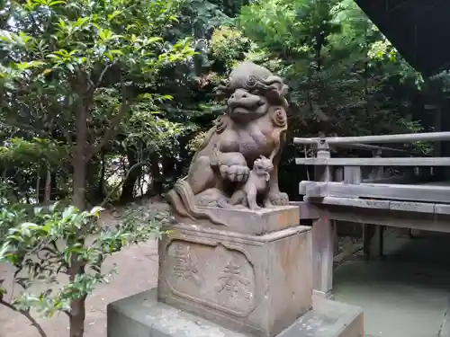 冨塚八幡宮の狛犬